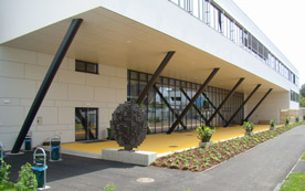 Die neue BHAK/BHAS Wiener Neustadt ist ein Vorzeigeprojekt hinsichtlich der Kombination von ansprechender Architektur mit Wirtschaftlichkeit und Zweckmäßigkeit.